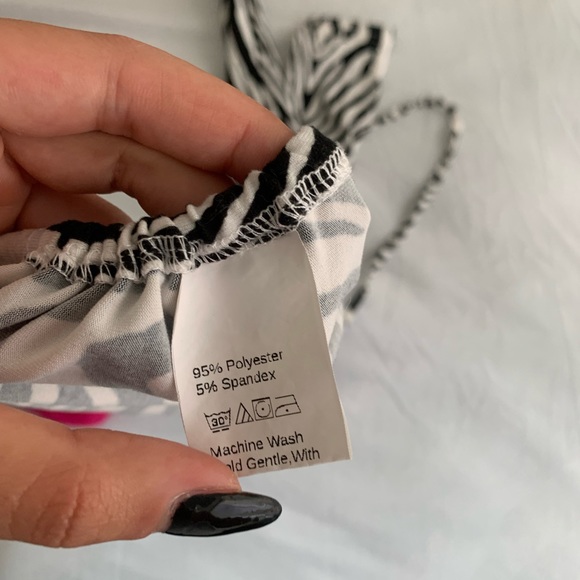 🖤🤍 🦓 OPEN-BACK ZEBRA LONG SLEEVE TOP 🦓 🤍🖤 - Picture 4 of 5